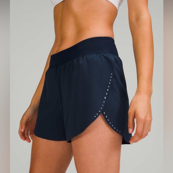 Lululemon Find Your Pace Lined High-Rise Short
3"'
True Navy
Size 4 - Picture 3 of 7